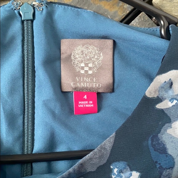 Vince Camuto Cold Shoulder Floral Dress size 4 - Picture 4 of 6